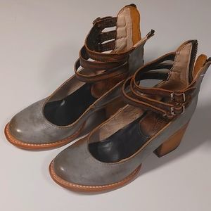 Freebird Randi heels in "Smoke"